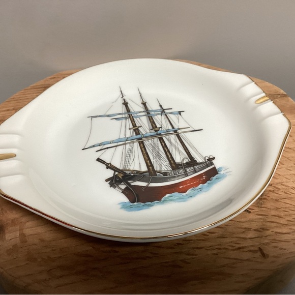Vintage - Made by Norleans Japan - Ceramic Ashtray - Nautical Sailboat Themed - Picture 4 of 12